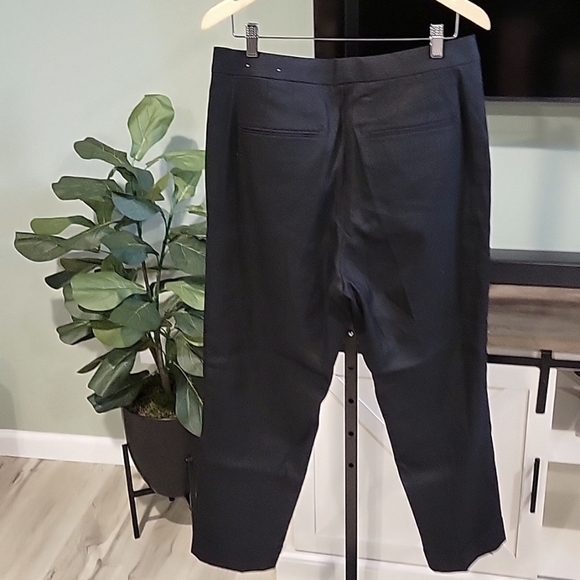NEW! ANN TAYLOR LOFT Black Linen Blend Curvy Flat Front Cuffed Capri Pants 12. - Picture 3 of 7